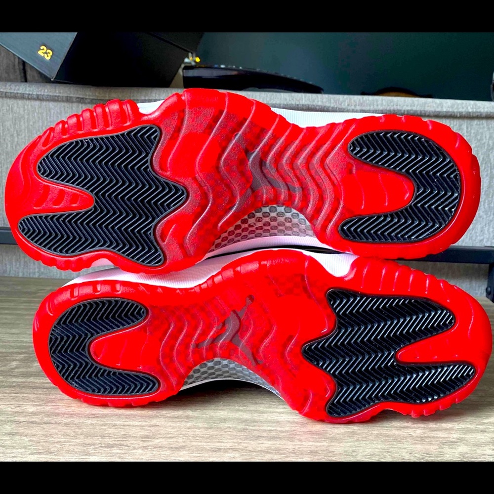 Air Jordan 11 Retro Low 'Bred' - DEADSTOCK